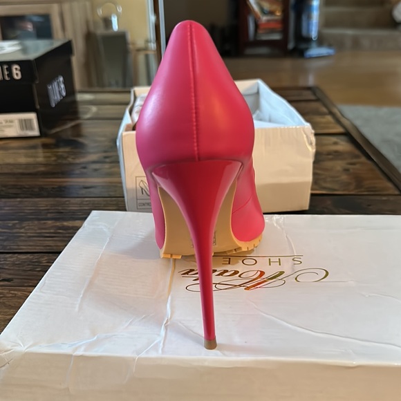 Super sexy! Never worn! Mama Shoes hot pink lug sole heels. Size 9 - Picture 4 of 4